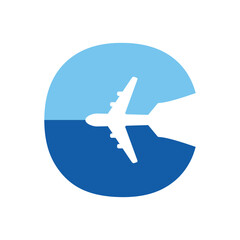 Logo travel. Letra inicial C con silueta de avión en espacio negativo para agencia de viajes - 775748896