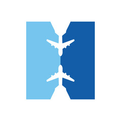 Logo travel. Letra inicial H con silueta de avión en espacio negativo para agencia de viajes - 775749699