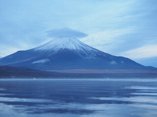 富士山と、印象的な雲