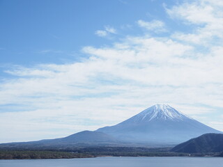 富士山と、印象的な雲