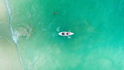 Fototapeta premium Top view of kayak boat oin shallow turquoise water of Kapas Island sea, Kuala Terengganu, Malaysia.