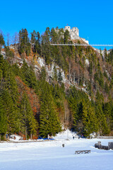 Fußgänger-Hängebrücke bei Klause Reutte in Tirol (Österreich)	
