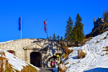 Portal an der Burg Ehrenberg in Reutte, Tirol (Österreich)