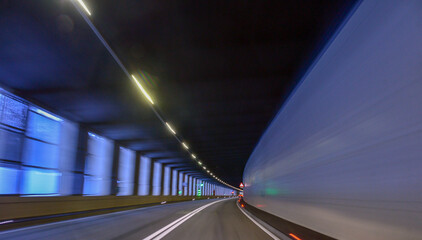 Der Arlberg-Straßentunnel in Richtung Innsbruck (Tirol, Österreich)

