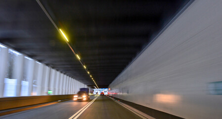 Der Arlberg-Straßentunnel in Richtung Innsbruck (Tirol, Österreich)

