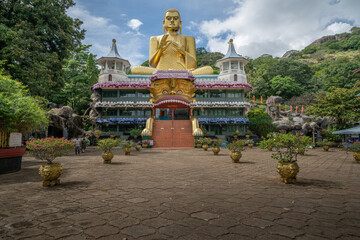 Golden Temple in Dambulla Sri lanka - obrazy, fototapety, plakaty