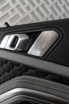 BMW X6 Bowers & Wilkins premium sound system, speaker close up view - High Resolution Image