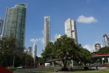 Hochhäuser in der Stadt Panama City an der Cinta Costera
