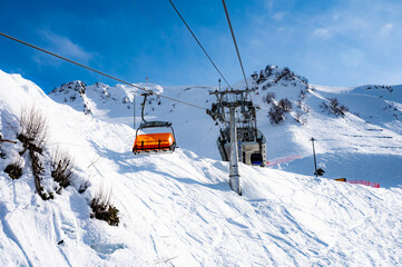 chair lift for skiing - 775995443