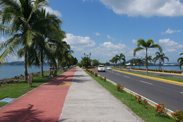 Straßendamm Amador am Panamakanal in Panama-Stadt