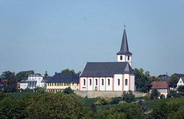 Fototapeta na wymiar Kirche in Hochheim am Main