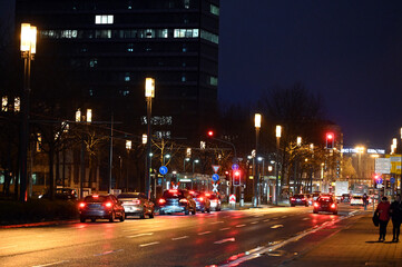 Fototapeta na wymiar Strasse in Frankfurt, nachts
