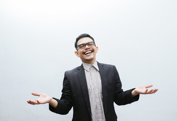 Waist-up portrait of glad and surprised handsome asian male office manager, raise hands sideways...