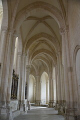 Fototapeta na wymiar Voûtes de l'abbaye de Pontigny en Bourgogne. France