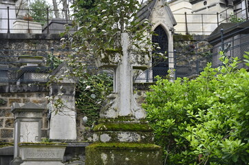 Tombes dans un cimetière