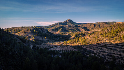Luftaufnahme der malerischen Berglandschaft von Chulilla, Spanien