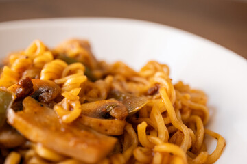 stir fried noodles with chicken