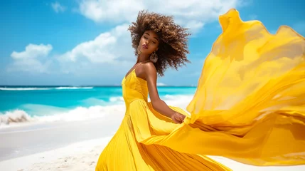 Outdoor kussens Linda mulher vestindo um vestido amarelo na praia © Vitor