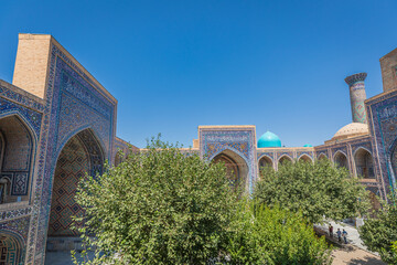 The Mosque and madrasas at the Registan in Samarkand. - 776238476