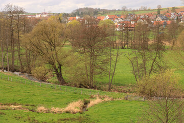 Frühling im Fuldatal; Flusslandschaft in Rönshausen