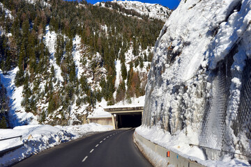 Fototapeta premium Der Annatunnel auf Spisser Landstraße Richtung Samnaun, Spiss (Tirol, Österreich)