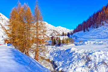 Winterlandschaft in Samnaun in der Region Engiadina Bassa/Val Müstair, Graubünden (Schweiz)