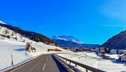 Die Reschenstraße B 180 von Pfunds in Richtung Nauders - Tirol (Österreich)
