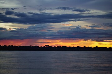 Sonnenuntergang am Amazonas