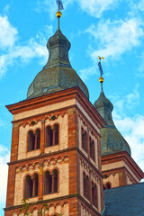 Die Türme der Klosterkirche im Kloster Amorbach im Odenwald (Unterfranken, Bayern)