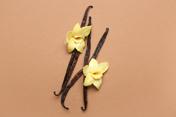 Obraz premium Aromatic vanilla sticks with beautiful flowers on color background