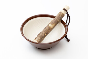 白背景にすり鉢とすりこぎ