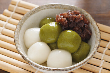 抹茶白玉団子あんこ添え