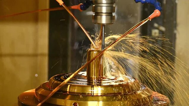 The CNC milling machine cutting the shell mold parts with oil coolant method.