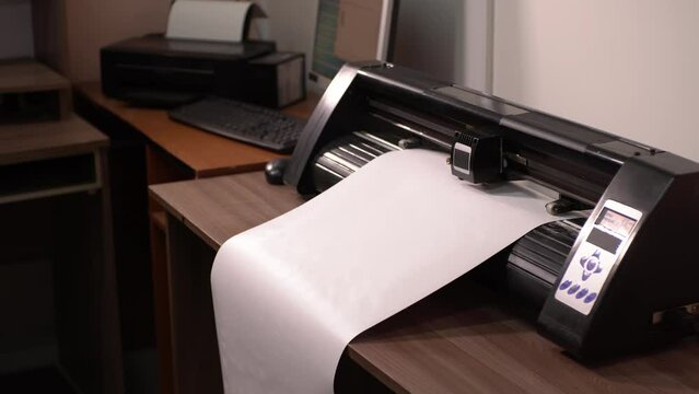 paper plotter.High-quality shooting in 4K format