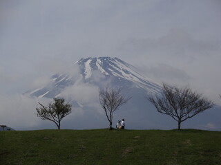 	雪をまとった富士山