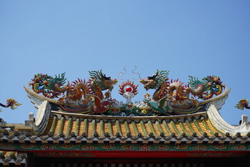 chinese dragon statues