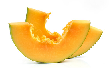 fresh ripe papaya fruit slices