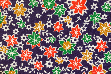 青地に楓の葉の和柄文様