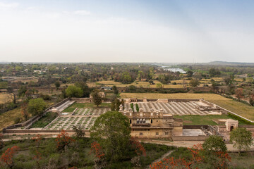 Fototapeta na wymiar View at the palace gardens from the Jahangir Mahal, Orchha Fort, Orchha, Niwara, Madhya Pradesh, India, Asia