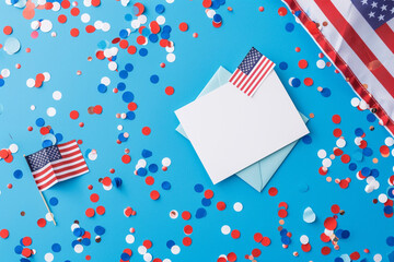 Obraz premium A bright and cheerful flat lay composition featuring a blank greeting card ready for a 4th of July message