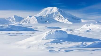 Obraz premium Alaskan wilderness snow capped mountain range landscape wallpaper for nature enthusiasts