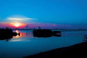 Pialassa Piomboni: Fishing hut in the sunset