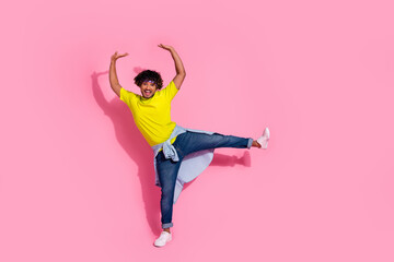 Fototapeta na wymiar Photo of cheerful crazy man wear stylish yellow clothes hold huge heavy banner empty space isolated on pink color background