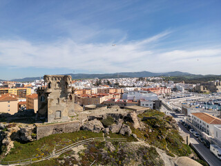 Fototapeta na wymiar vista aérea del bonito castillo de Santa Catalina en el municipio de Tarifa, Andalucía
