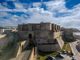 vista aérea del bonito castillo de Guzmán el Bueno en el municipio de Tarifa, Andalucía