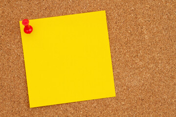 Corkboard with yellow sticky note and pushpin background - 777267609