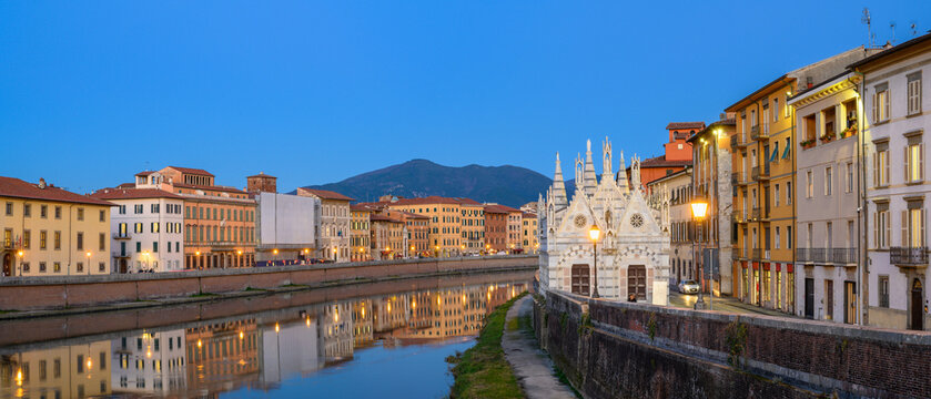 Fototapeta Cityscape of Pisa  with the river Arno and the Church Santa Maria della Spina - Italy
