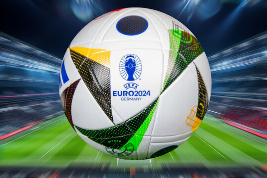 Nahaufnahme vom offiziellen Spielball der UEFA-EURO 2024: Die Fußball-Europameisterschaft 2024 findet vom 14. Juni 2024 bis 14. Juli 2024 in Deutschland statt