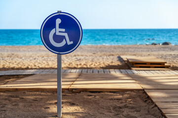 Barrierefreier Sandstrand für Menschen mit eingeschränkter Mobilität