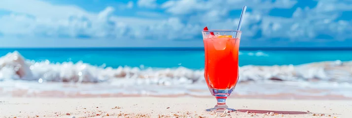 Gordijnen Cocktail am Strand. Landschaft mit Meer und Wellen. © shokokoart